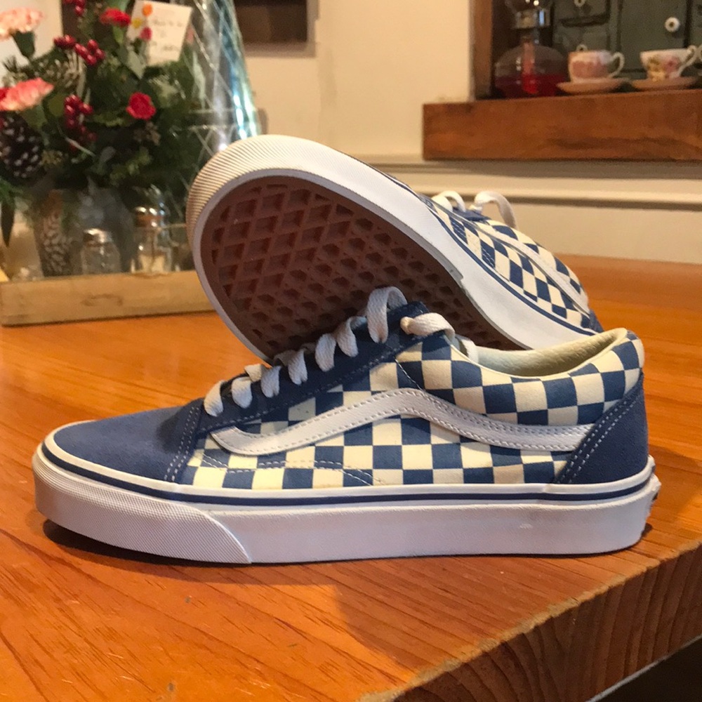 Brand new vans only tried on not the right color mens 7 women’s 8.5